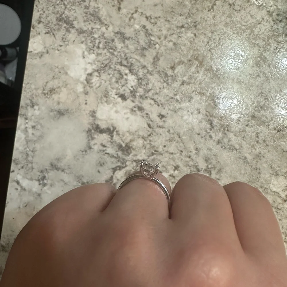 Engagement ring - Picture 3 of 3